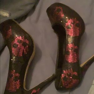 Sequin skull shoes